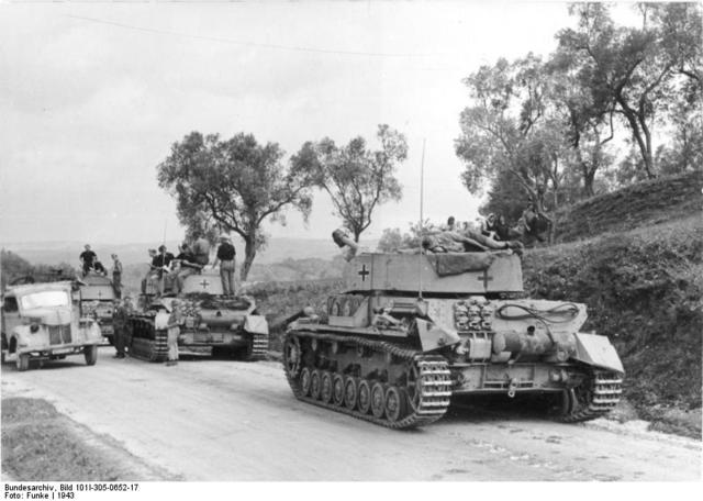 Panzers IV alemanes en las proximidades del Golfo de Salerno