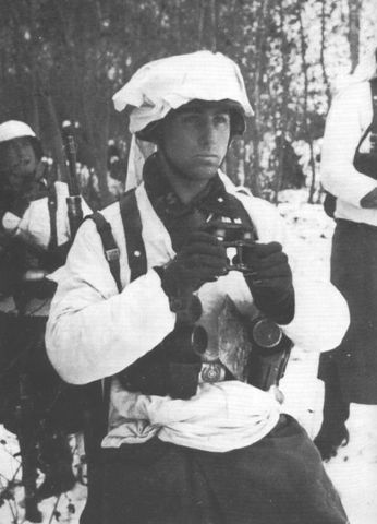 Un joven suboficial de la Das Reich con un improvisado camuflaje, durante la Operación Tifón. Otoño-invierno de 1941