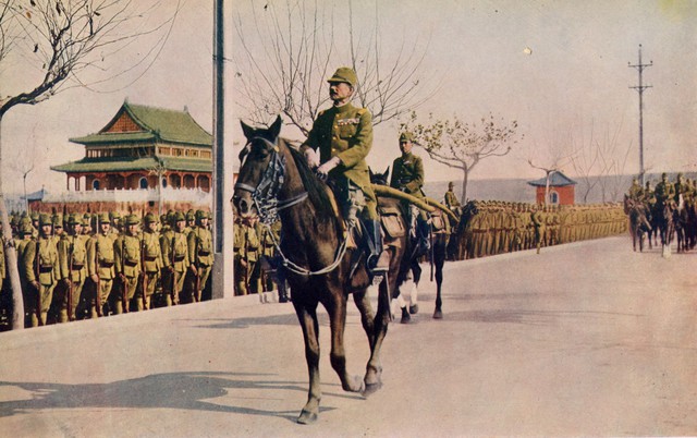 El general Matsui, en el desfile de entrada a la conquistada ciudad