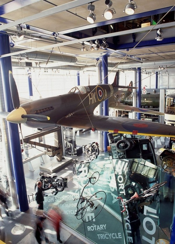 Supermarine Spitfire Mk IX. Nº de Serie ML427, conservado en el Birmingham Museums and Art Gallery Science Museum en Birmingham, Inglaterra