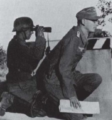 Observadores alemanes de artillería en las alturas de Altavilla