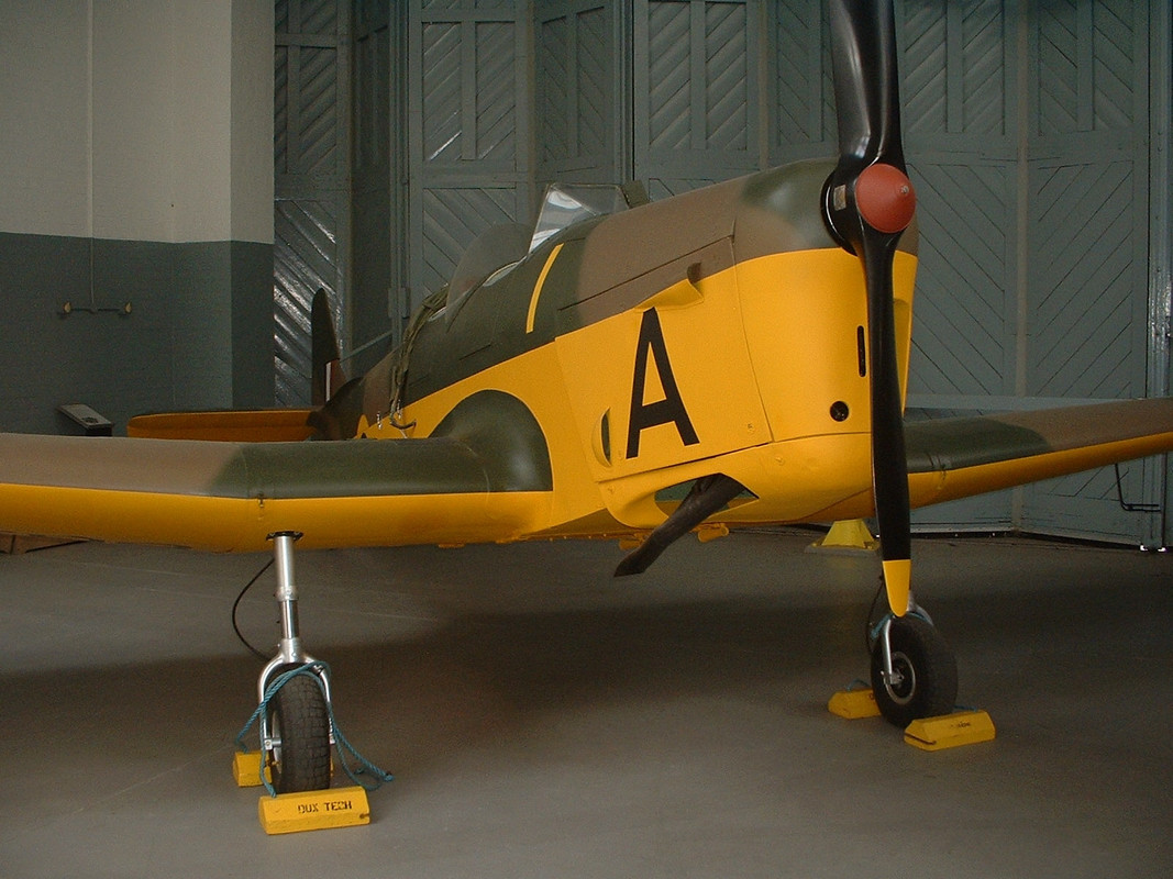 Miles M.14 Magister conservado en el Imperial War Museum en Duxford, Inglaterra