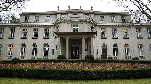 Vista exterior de la casa de la Conferencia de Wannsee en Berlín