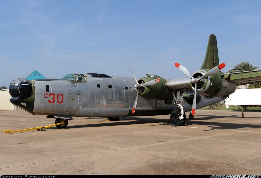 Consolidated PB4Y-2 Privateer con número de Serie 59819 N3739G conservado en el Lone Star Flight Museum de Galveston, Texas