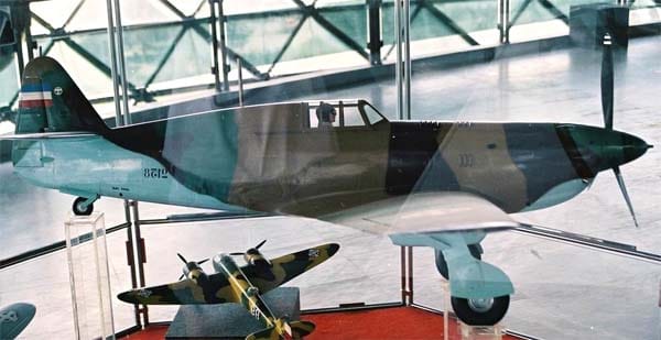 IK-3 en el Museo de la Aviación de la ciudad de Belgrado