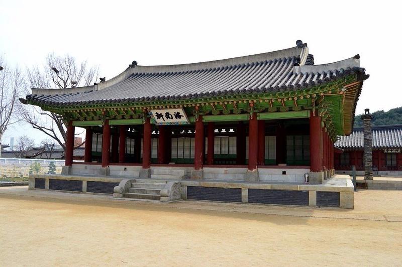 Mochileros en Corea del Sur - Blogs de Corea Sur - Suwón puerta de Paldalmun, fortaleza, Palacio Hwaseong Haenggun y metro a Seúl (12)