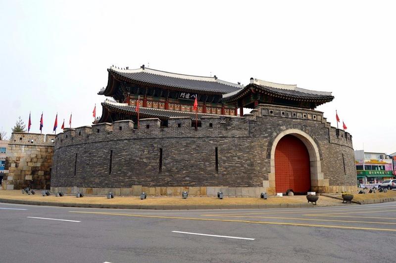 Suwón puerta de Paldalmun, fortaleza, Palacio Hwaseong Haenggun y metro a Seúl - Mochileros en Corea del Sur (1)