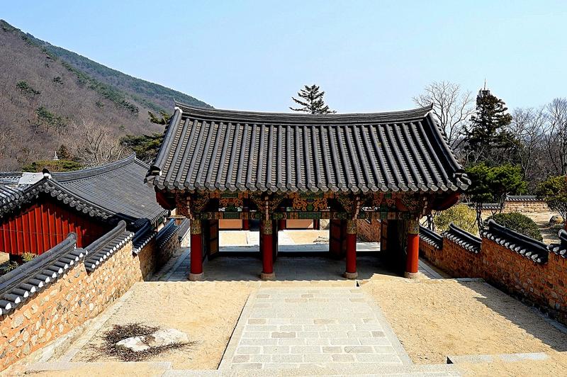 Mochileros en Corea del Sur - Blogs de Corea Sur - Busan-Templo Haedong Yonggungsa, Templo Beomeosa, Haeundae Beach y Centrum City (5)