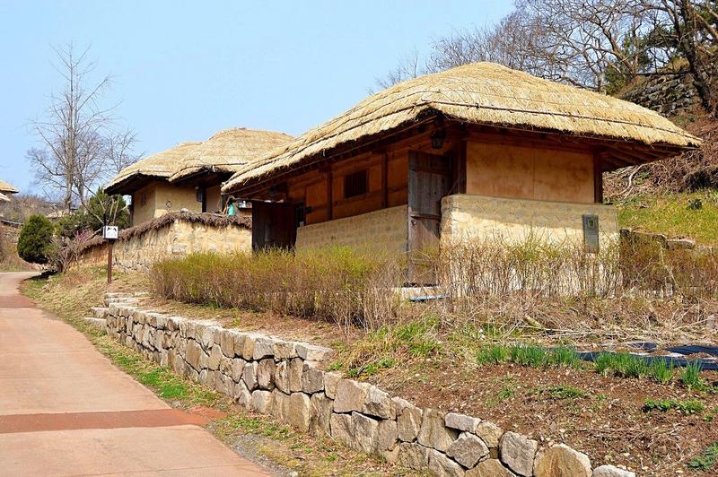 Mochileros en Corea del Sur - Blogs de Corea Sur - Gyeongju-Yangong Village,Túmulos, observatorio Cheomseongdae,estanque Anapji... (5)