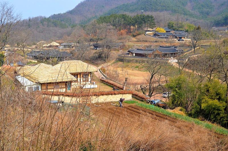 Mochileros en Corea del Sur - Blogs de Corea Sur - Gyeongju-Yangong Village,Túmulos, observatorio Cheomseongdae,estanque Anapji... (6)