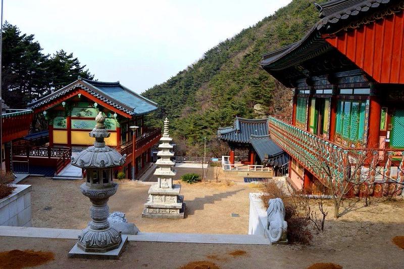 Mochileros en Corea del Sur - Blogs de Corea Sur - Daegu- el Buda Gatbawi, Templo Donghwasa y tren a Suwon (6)