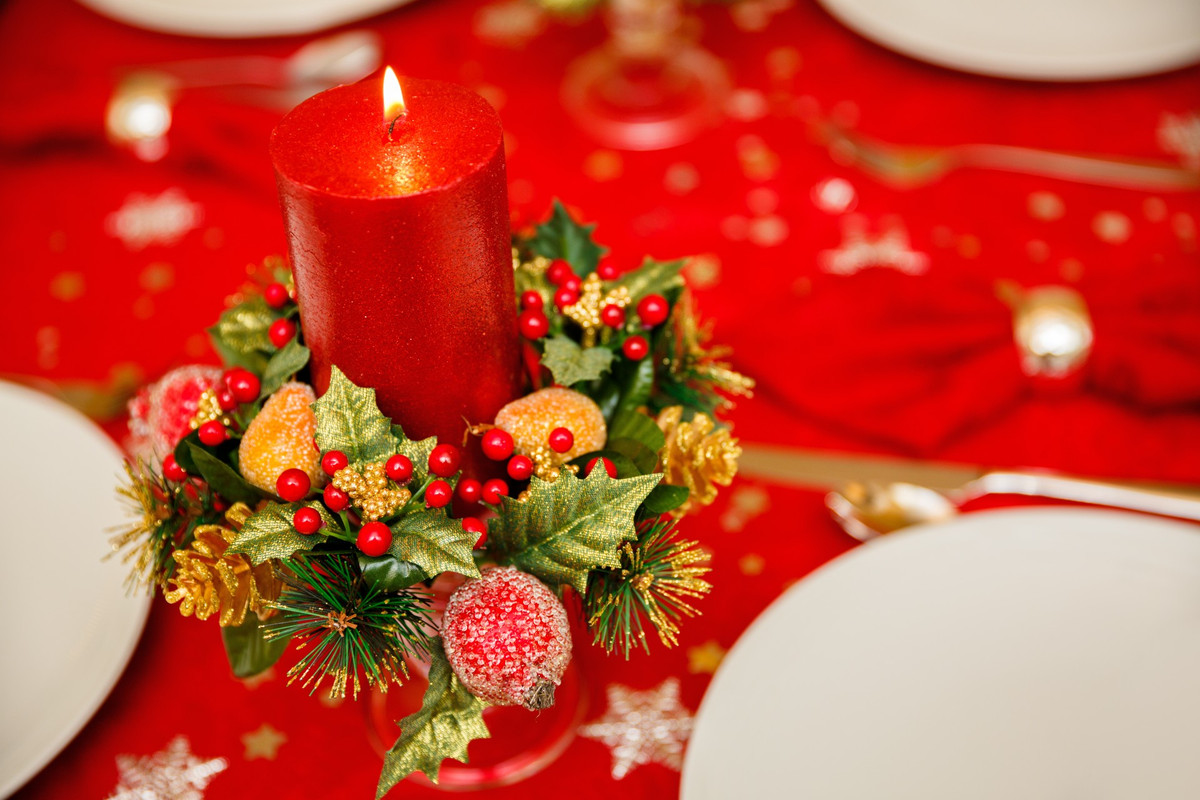 Our popular bubble glass candlesticks topped with a bold red pillar candle and holiday candle ring