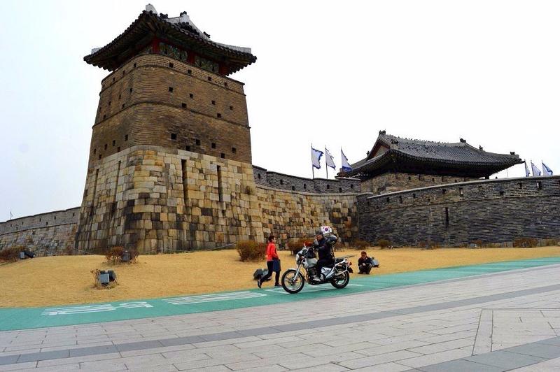 Suwón puerta de Paldalmun, fortaleza, Palacio Hwaseong Haenggun y metro a Seúl - Mochileros en Corea del Sur (9)