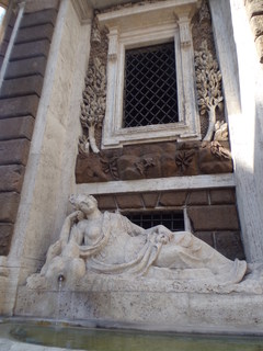 Santa Croce y alrededores. Cripta de los Capuchinos y Fontana Trevi de noche - Roma una vez más (Roma II) (13)