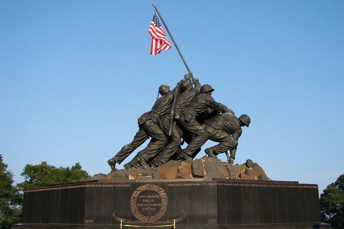 Tugu Peringatan Perang USMC (USMC War Memorial)