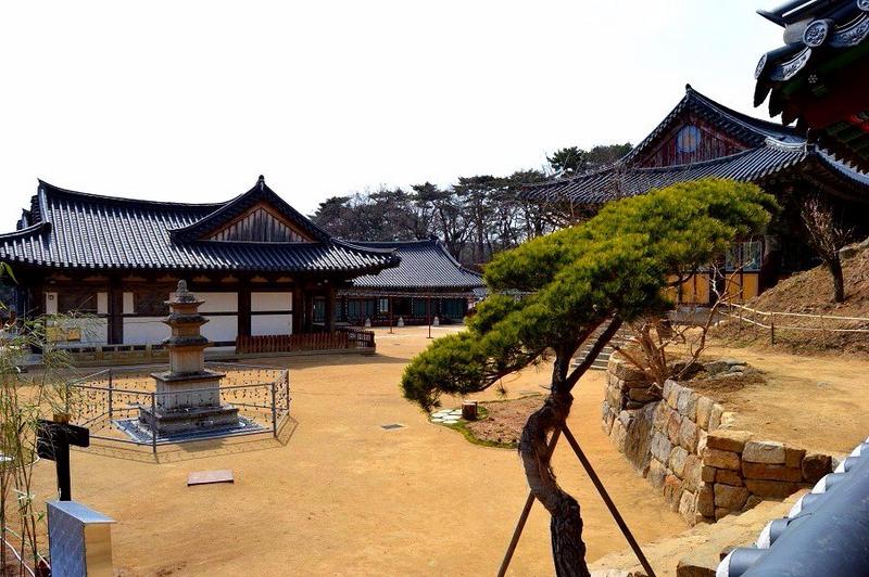 Mochileros en Corea del Sur - Blogs de Corea Sur - Daegu- el Buda Gatbawi, Templo Donghwasa y tren a Suwon (16)