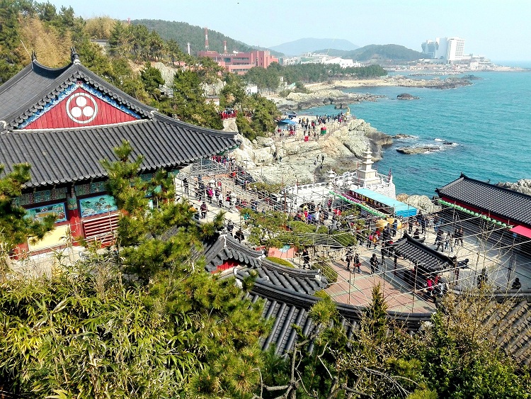 Mochileros en Corea del Sur - Blogs de Corea Sur - Busan-Templo Haedong Yonggungsa, Templo Beomeosa, Haeundae Beach y Centrum City (3)