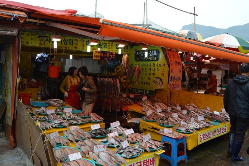 Mochileros en Corea del Sur - Blogs of Korea (south) - Busan: Mercado Jagalachi, Gancheon Village, Taejongdae y Mercado de Gukje (4)