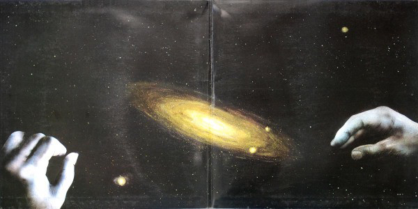 https://s1.postimg.cc/xwr5rghlr/inner_gatefold.jpg